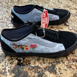 NWT Van’s Off the Wall Tiger Design Sneakers